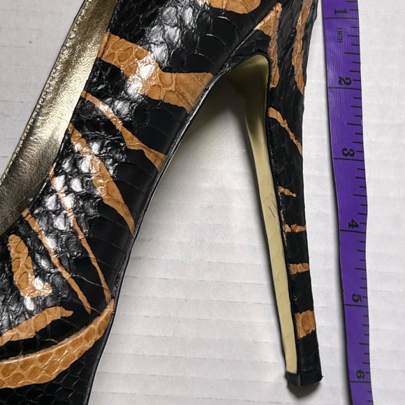 Gently Used Bebe Black and Tan Patterned Heels. No box. - Picture 9 of 10